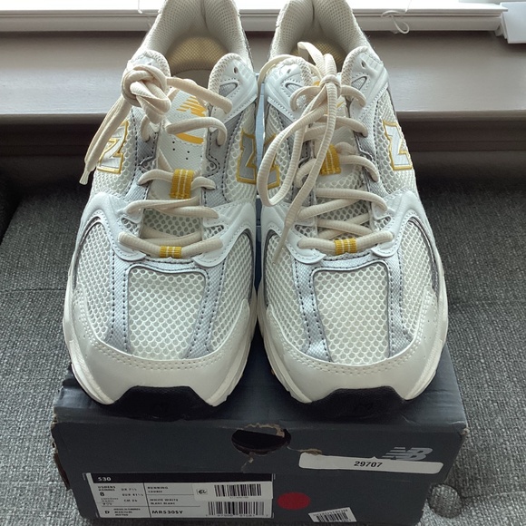 New Balance Gender Inclusive 530 Sneaker 9.5 Women's / 8 Men's - Picture 7 of 13